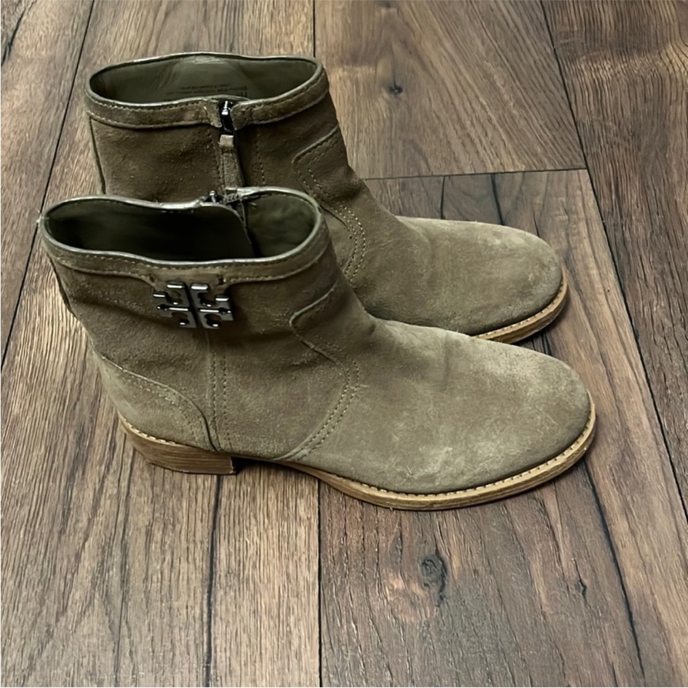 Tory Burch Eloise flat ankle boot size 8
